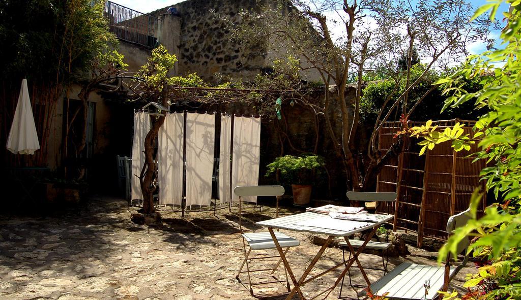 Ancienne Maison des Gardes Lourmarin Chambre photo