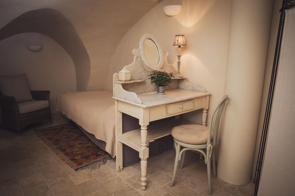 Ancienne Maison des Gardes Lourmarin Extérieur photo