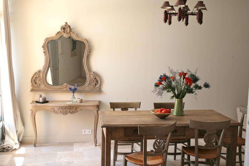 Ancienne Maison des Gardes Lourmarin Extérieur photo