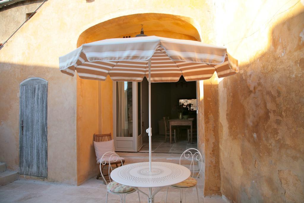Ancienne Maison des Gardes Lourmarin Extérieur photo