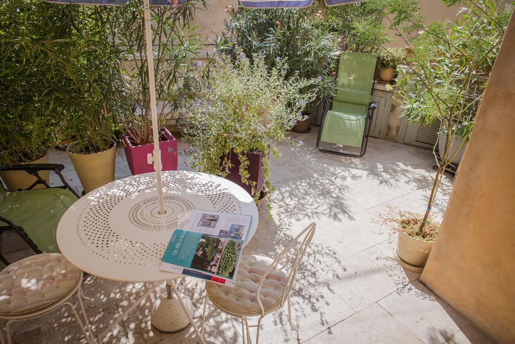 Ancienne Maison des Gardes Lourmarin Extérieur photo
