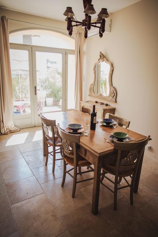 Ancienne Maison des Gardes Lourmarin Extérieur photo
